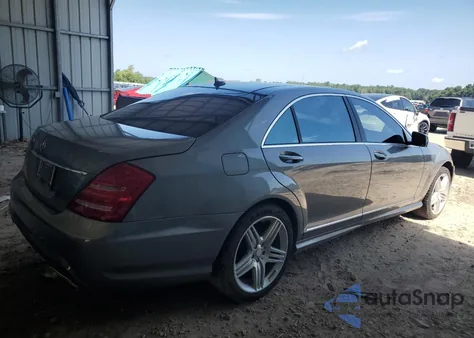 2012 Mercedes-Benz S 550 z USA, uszkodzony, nr VIN WDDNG7DB0CA433991